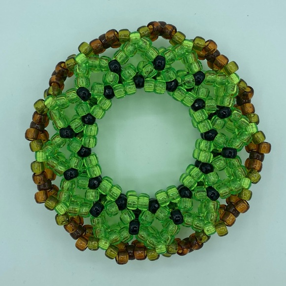 ❌SOLD❌🥝 Kiwi Glow Kandi Cuff - Picture 7 of 12